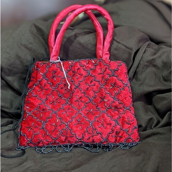 Beautiful beaded bag red  - Picture 1 of 4